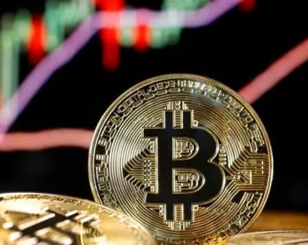 Цена на золото превысила $2700 за тройскую унцию впервые с декабря